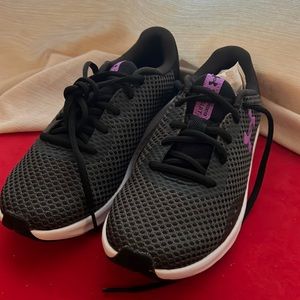 Never worn womens Under Armour sneakers